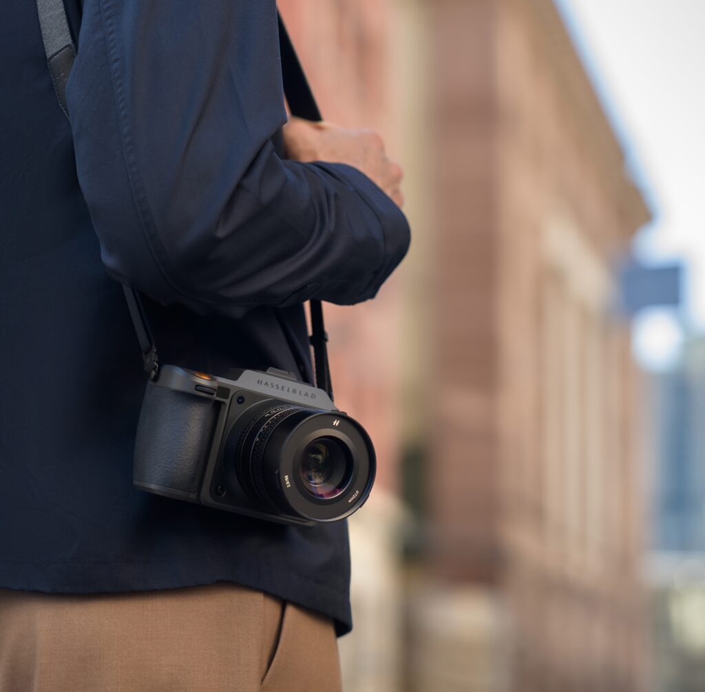 X2D II 100C with 55V Shoulder sling 01 1