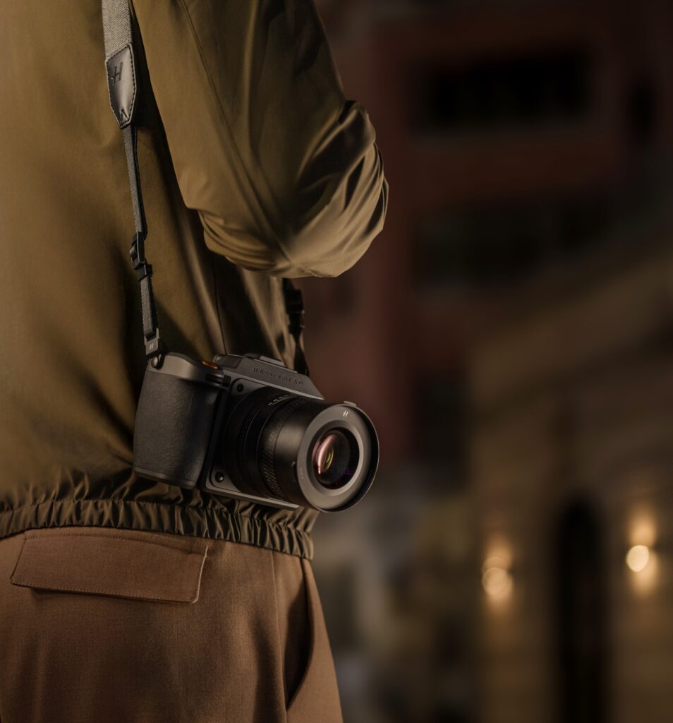 X2D II 100C with 55V Shoulder sling 02 1