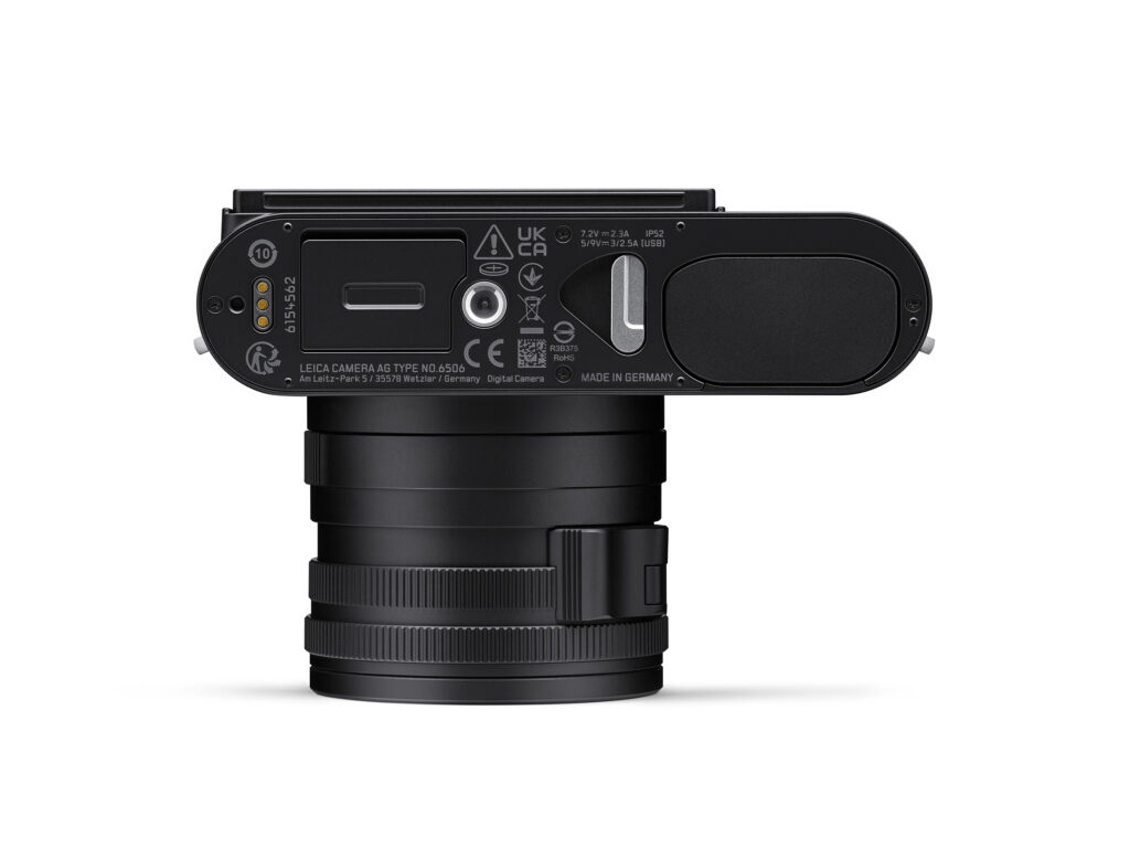 19200 Leica Q3 Monochrom bottom LoRes