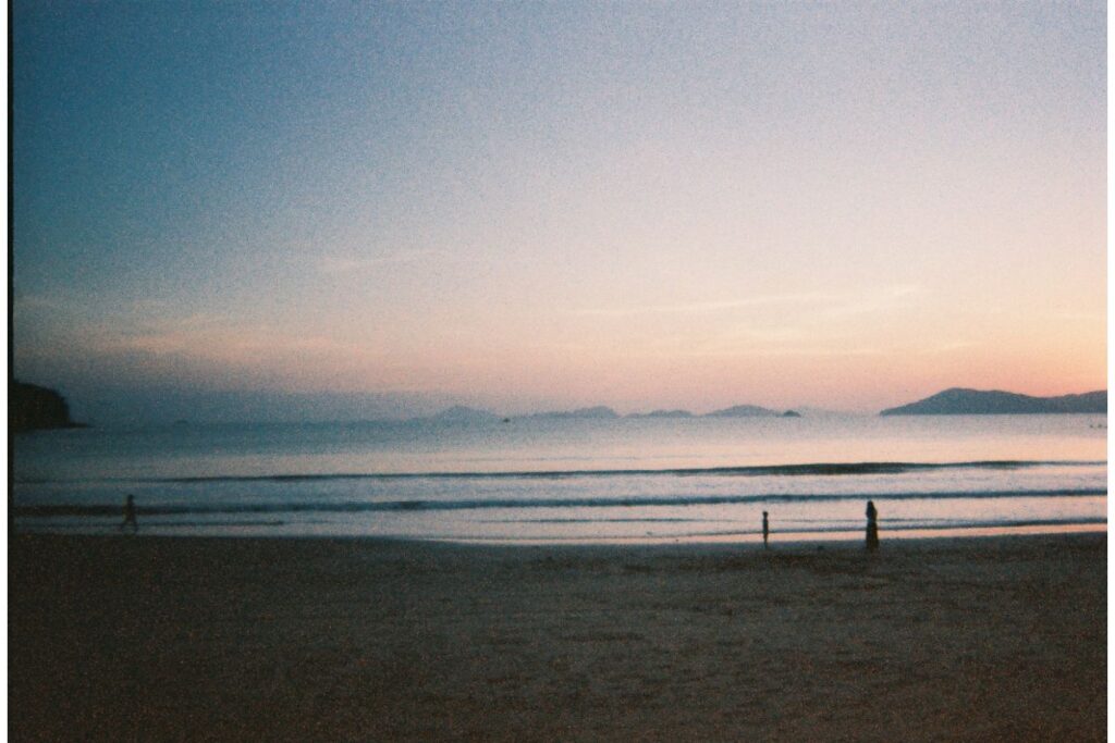 2025 11 14 hk chinny staff simple use camera classicolor 200 135 film 007